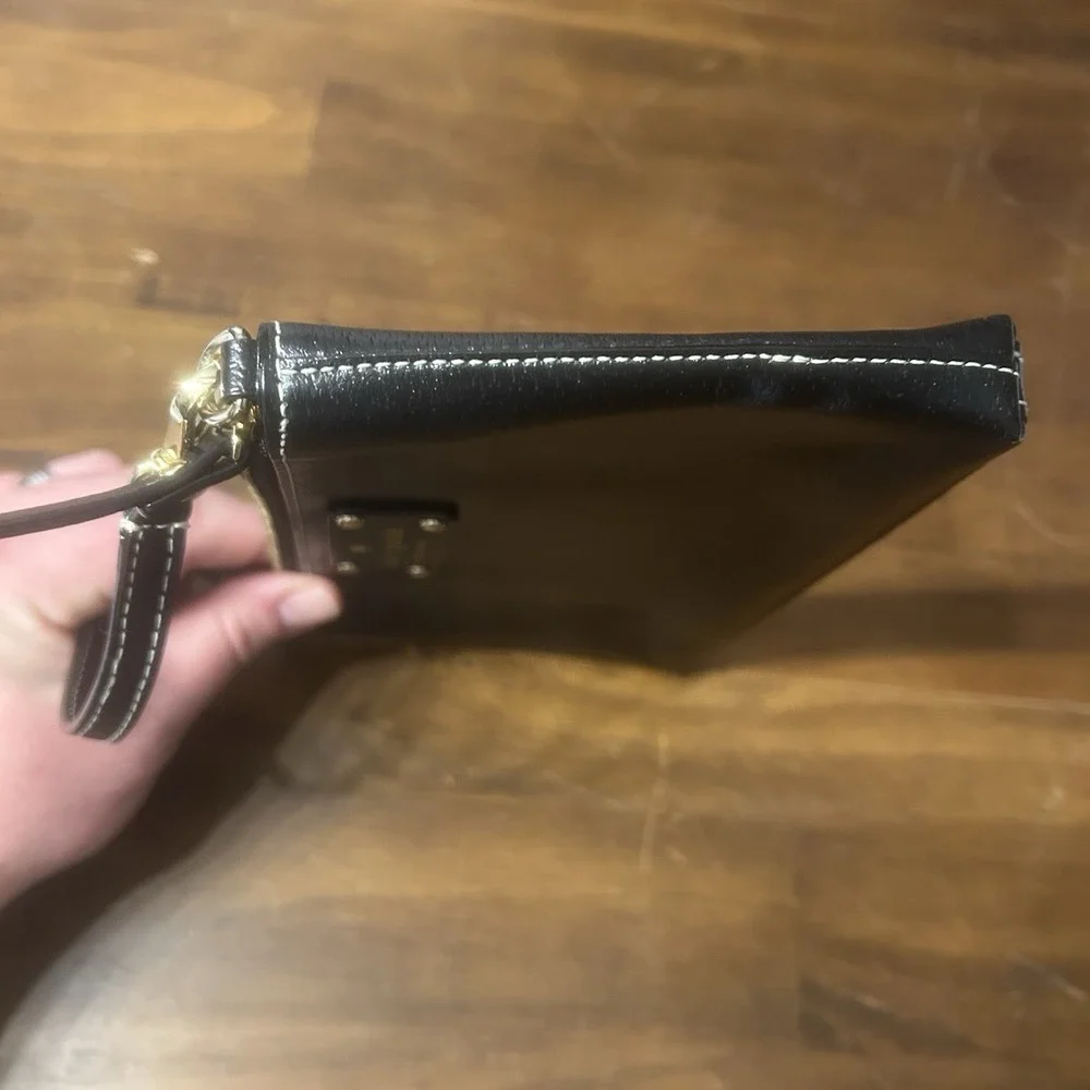 KATE‎ SPADE Pebbled Leather Wristlet Clutch Black Zip Close Pink Liner Cow